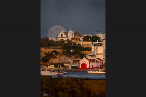 Divino Salvador Moon Rise